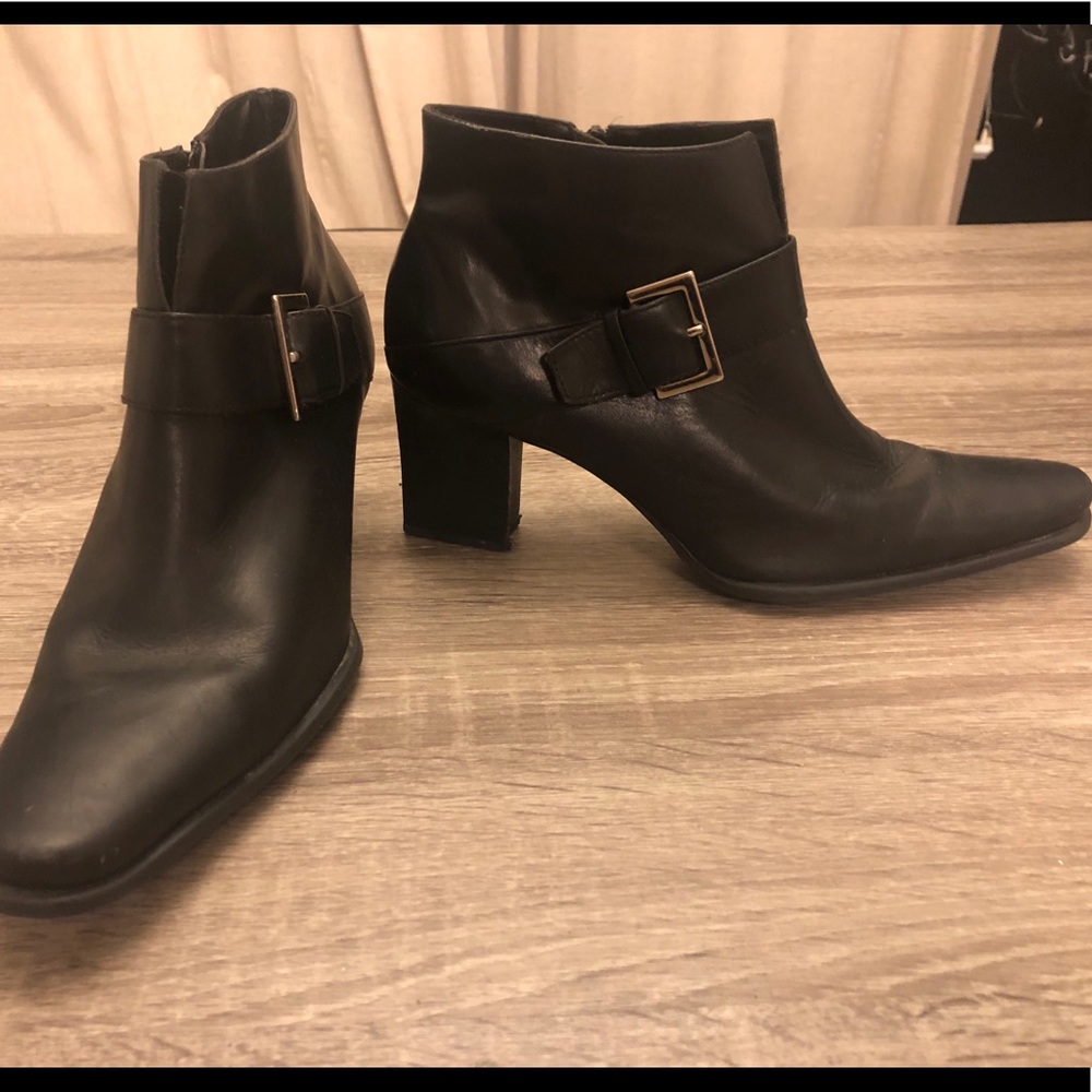 Black leather heeled boot